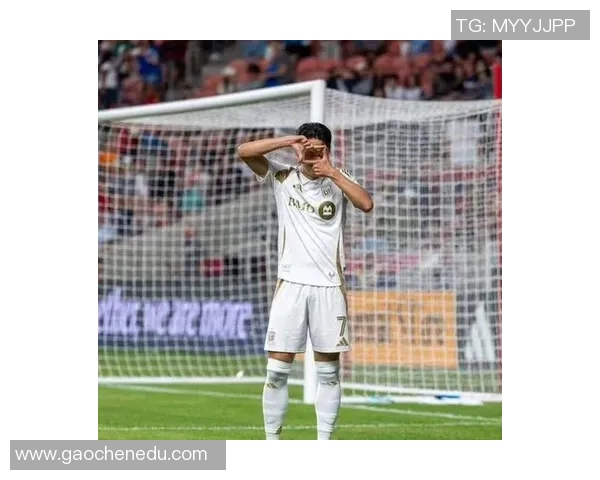 意甲激情对决AC米兰大胜热刺帽子戏法引发争议判罚热潮