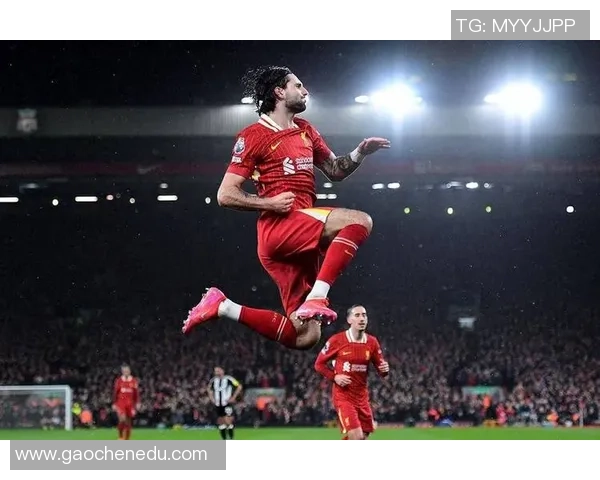 欧冠激战：利物浦逆转里昂红牌争议引发全场热议